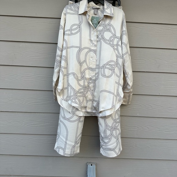 H&M Women’s Suit Abstract Print  Long Sleeve Button Down Fitted Shirt and Pants - Picture 3 of 12